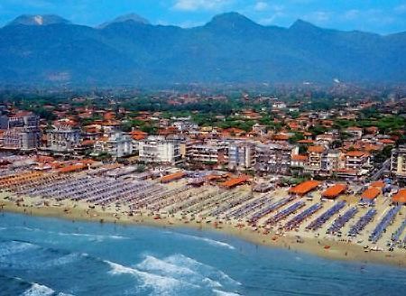Hotel Montecarlo Lido di Camaiore Kültér fotó