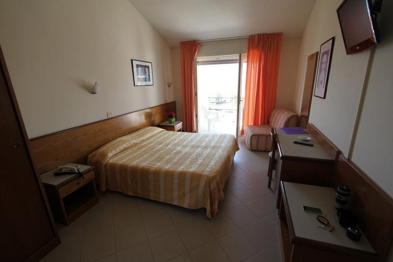 Hotel Montecarlo Lido di Camaiore Szoba fotó