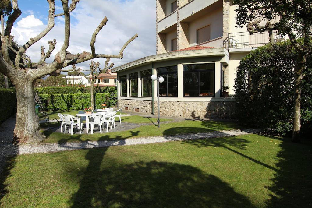 Hotel Montecarlo Lido di Camaiore Kültér fotó