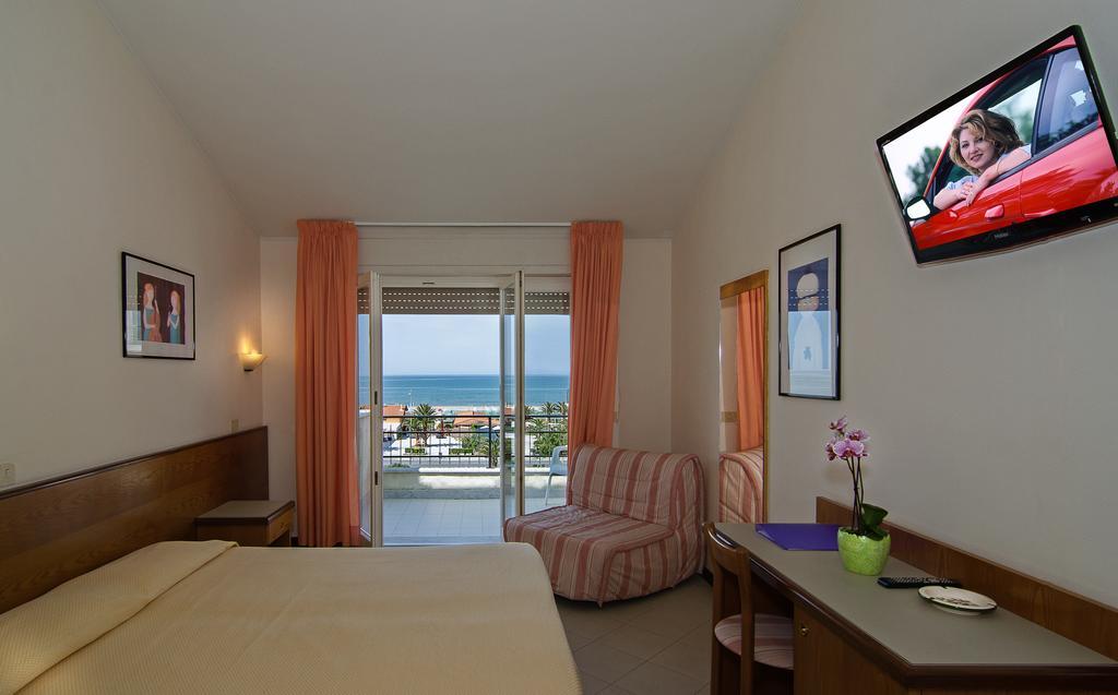 Hotel Montecarlo Lido di Camaiore Kültér fotó