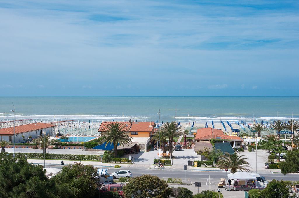 Hotel Montecarlo Lido di Camaiore Kültér fotó