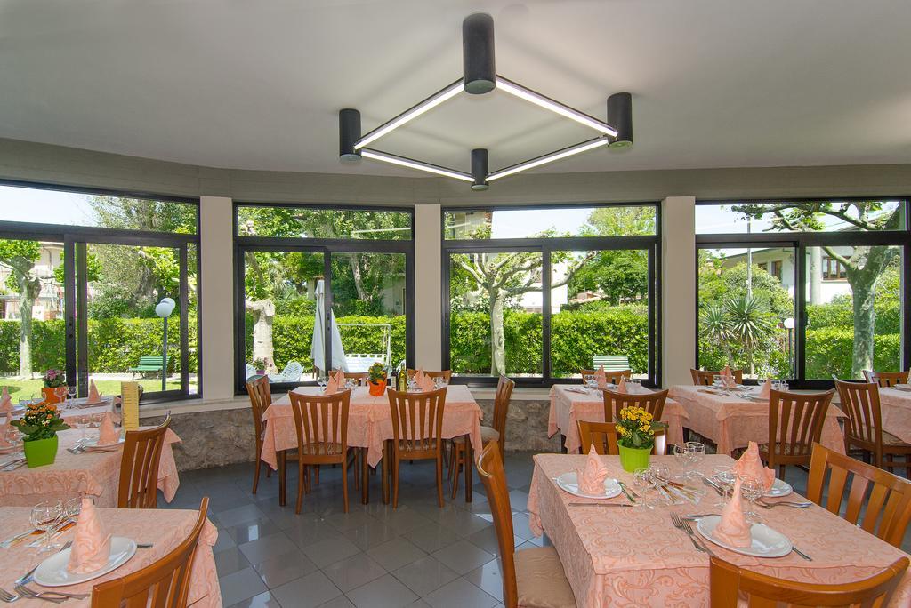 Hotel Montecarlo Lido di Camaiore Kültér fotó