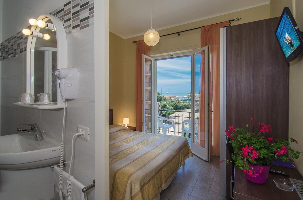 Hotel Montecarlo Lido di Camaiore Kültér fotó