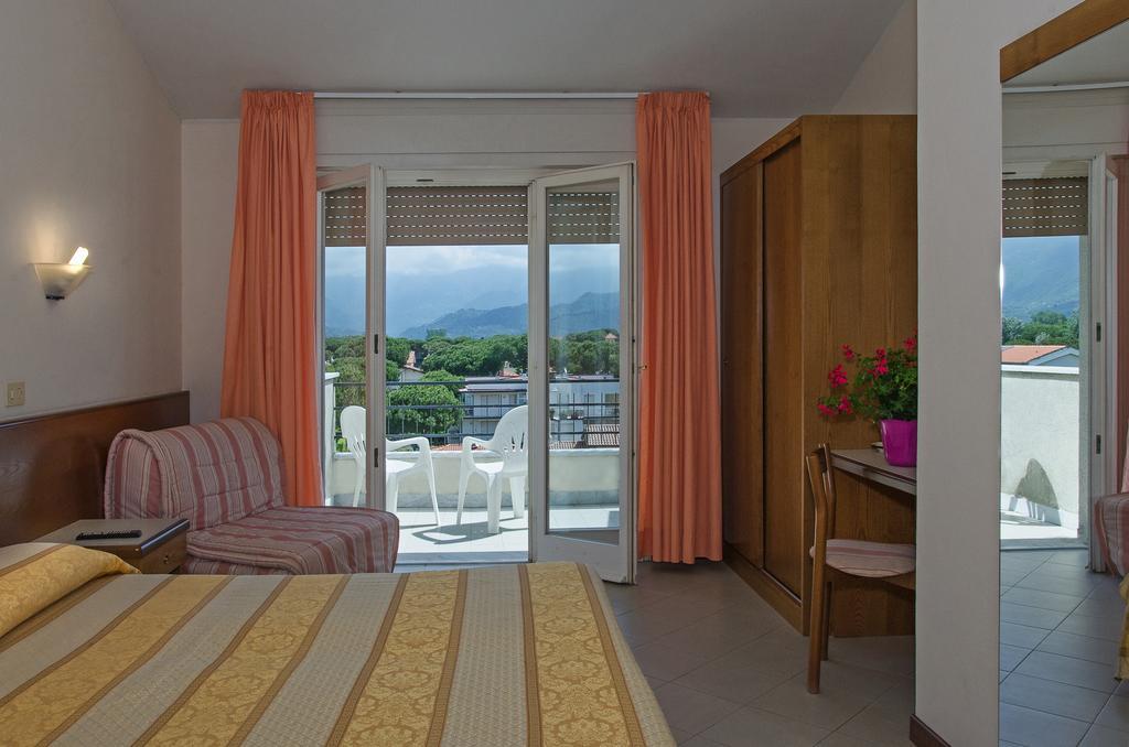 Hotel Montecarlo Lido di Camaiore Kültér fotó